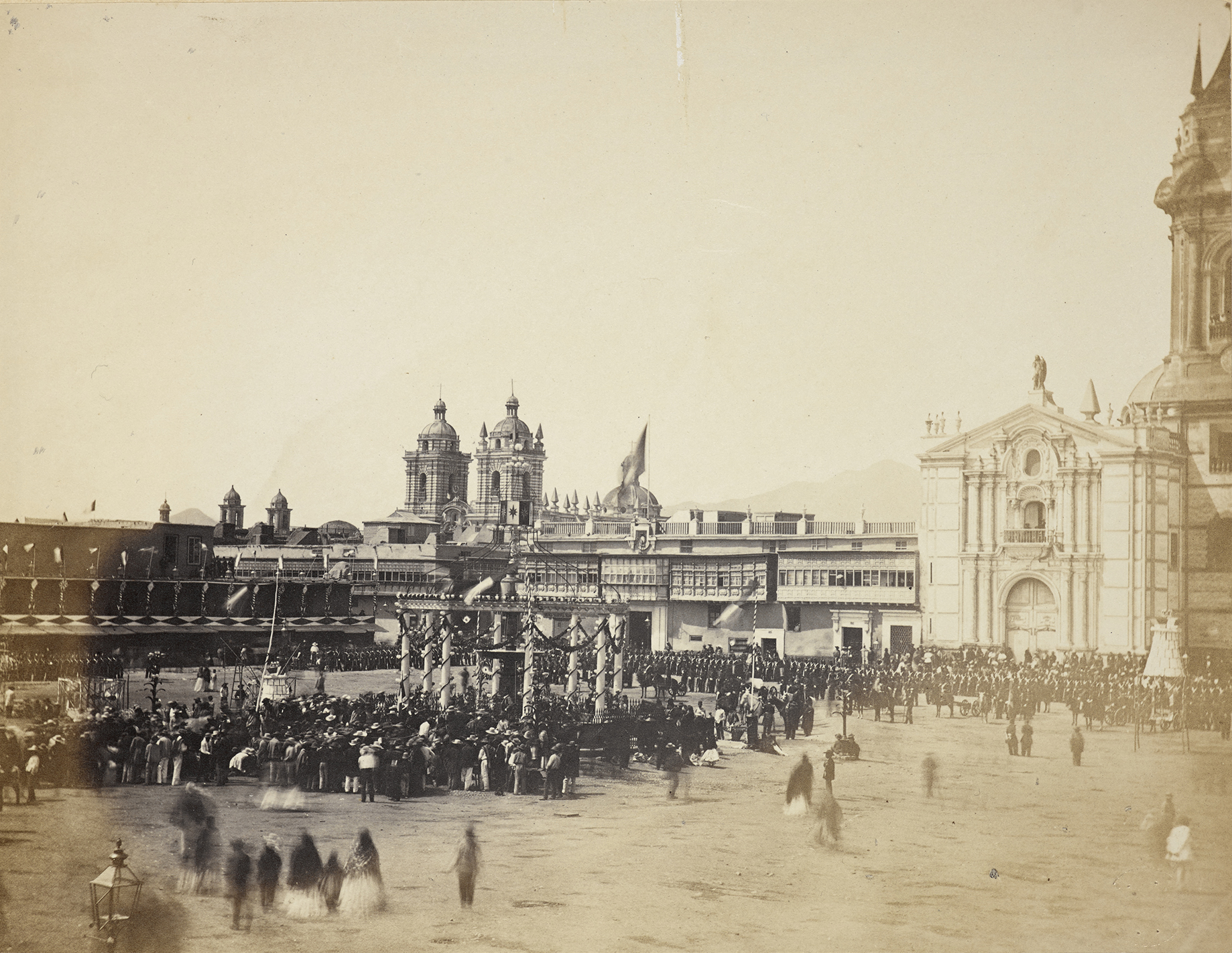 Gran plaza de Lima, durante la celebración de la independencia del Perú